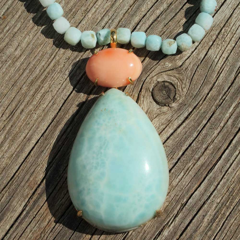 XL Larimar Koralle Anhänger 105 ct 9 ct in 585er Gelbgold...hat Potential zum Lieblingsstück zu werden