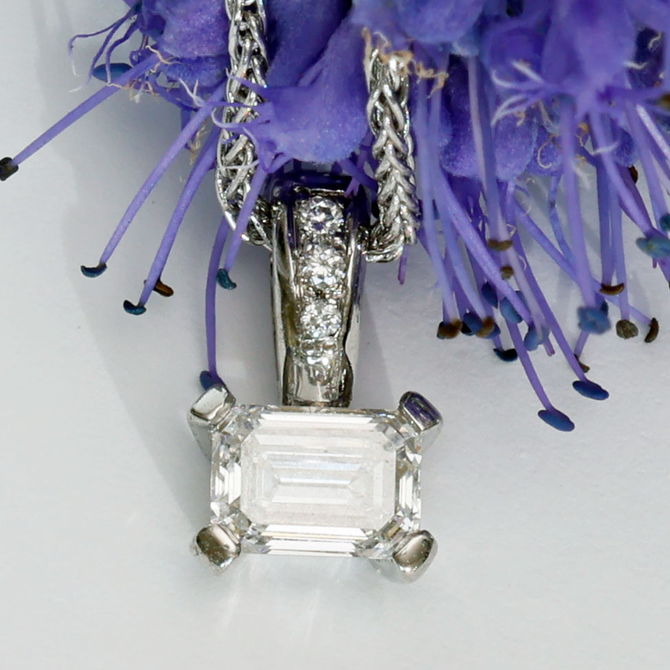 Emeraldcut Diamant Anhänger mit Kette  0.525 ct F VS2 Silhouette Bentner GIA Zertifikat 750er Weissgold