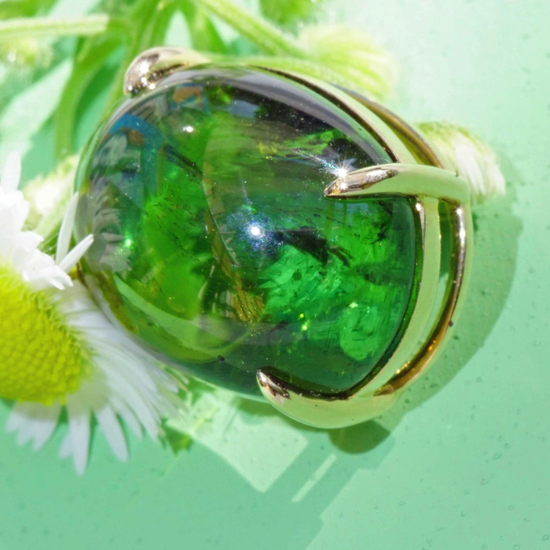 Turmalin Cabochon Anhänger 750er Gelbgold 12.47 ct feine transparente Farbqualität