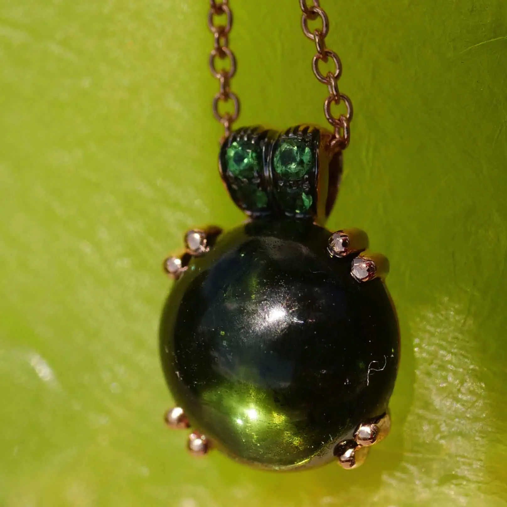 Turmalin Tsavorit Anhänger mit Kette 750er Rosegold...Bubbles..runde Edelstein Cabochons zum Verlieben