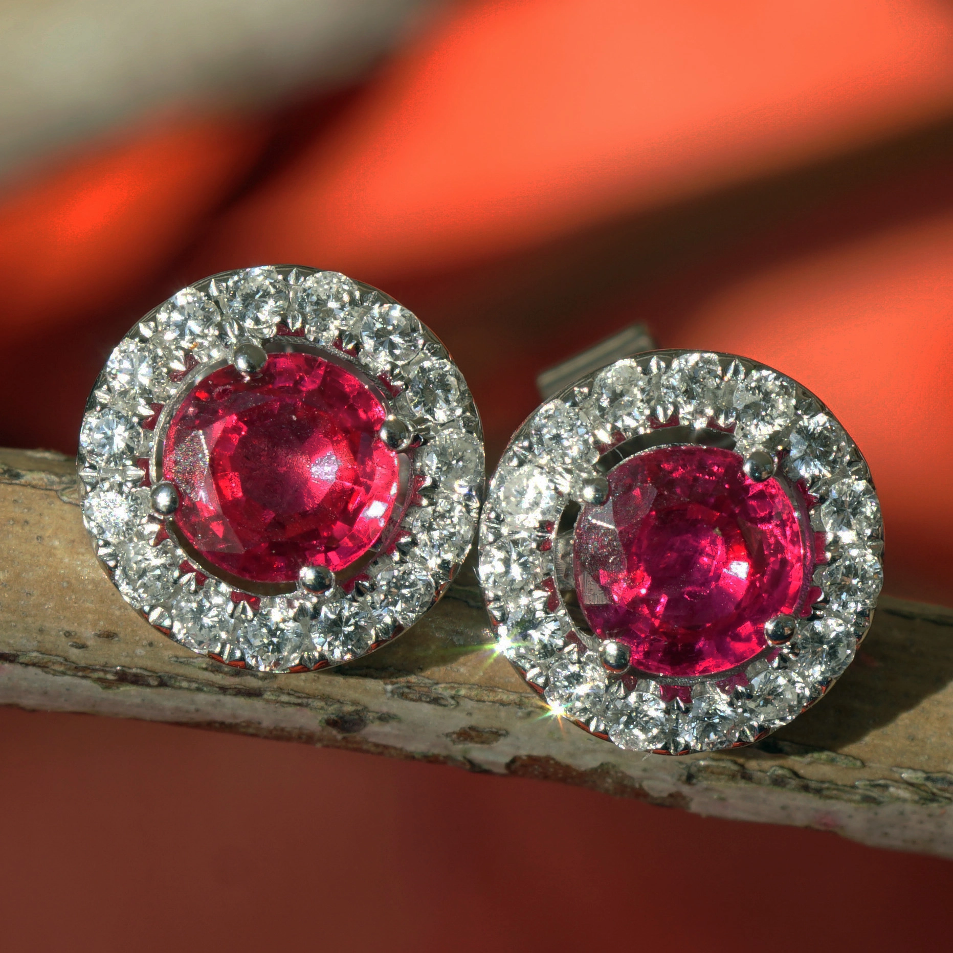 Burma Rubin Brillant Ohrstecker 1.22 ct 0.29 ct 750er Gold 8,5 mm D. AAA+ Topbrillanz