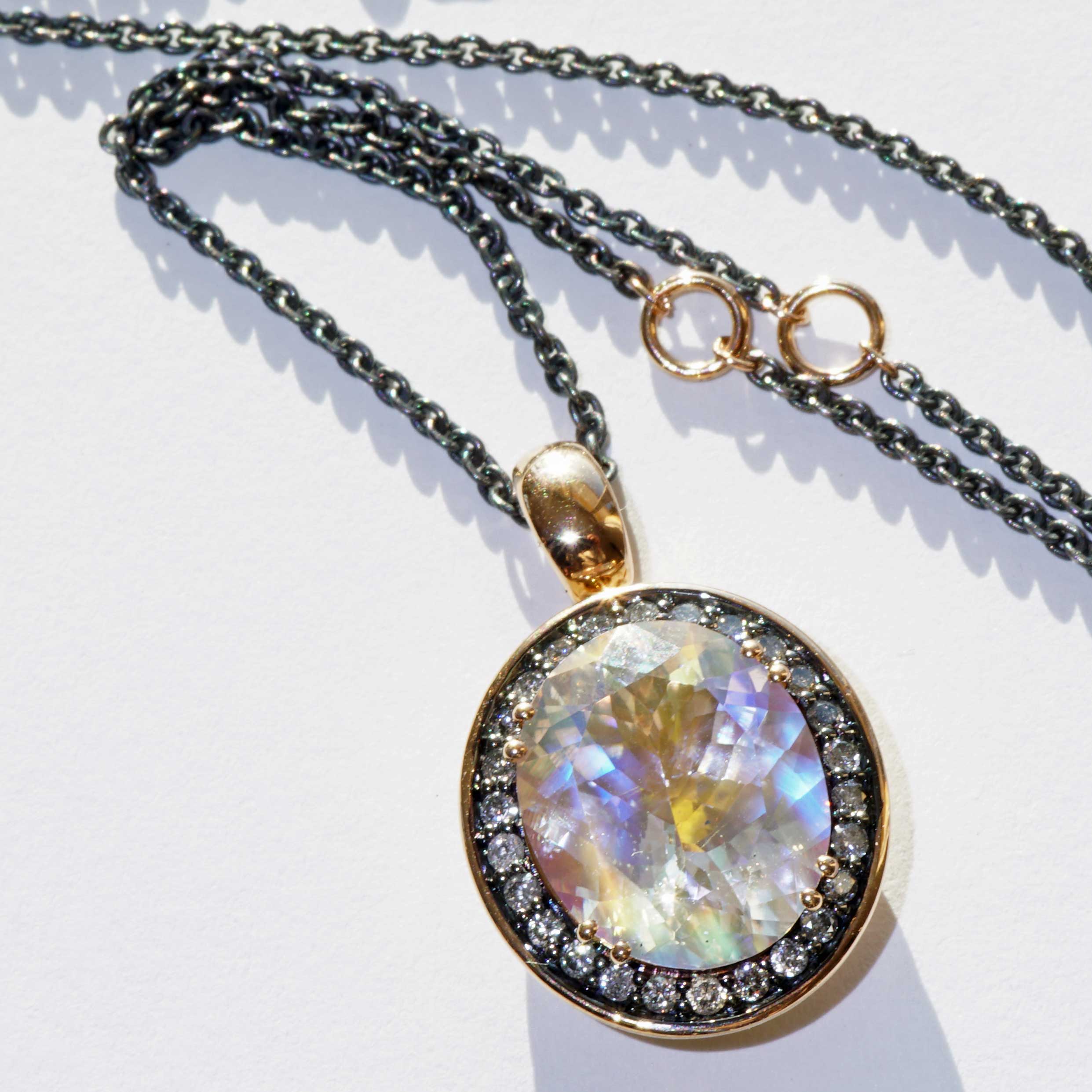 Transparenter Mondstein Brillant Anhänger mit Kette in 750er Rosegold schwarz rhodiniert Madagaskar
