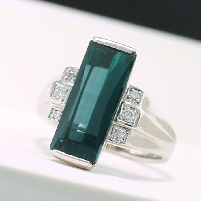 Indigolith Brillant Ring 900er-Platin 4.71 ct 0.10 ct