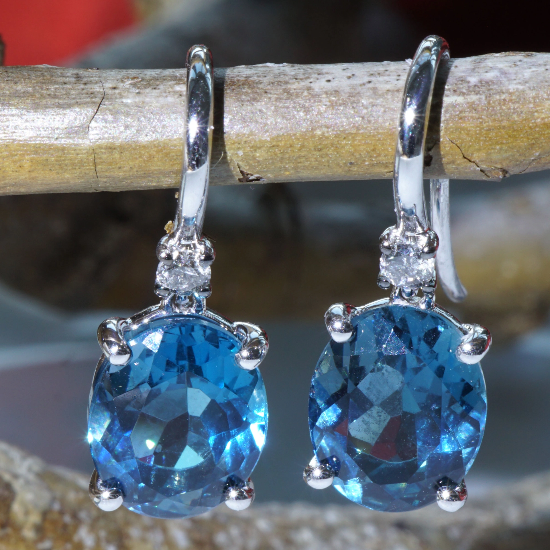 Ohrhänger Topas Brillant London Blue 750er Weissgold dazu stahlgraue Brillanten