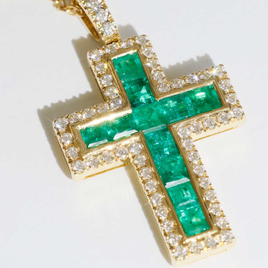 Leuchtend grünes AAA+ Panshir Smaragd Brillant Kreuz mit Kette in 750er Gelbgold - 0.98 ct 0.38 ct TW VS
