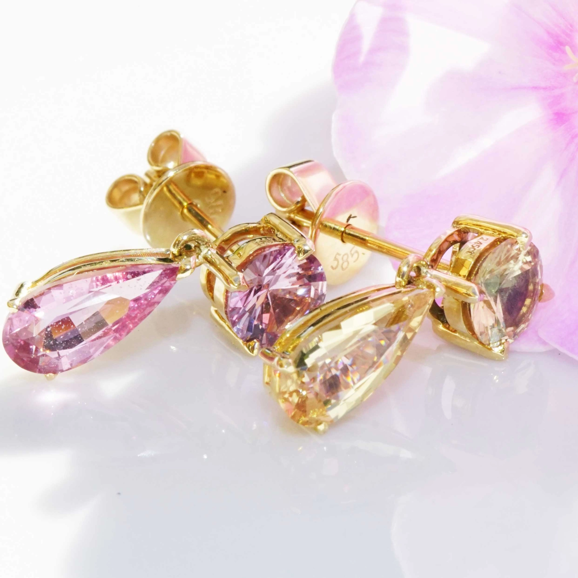 Saphir Ohrhänger 2.45 ct 585er Gelbgold Ilakaka Mine Madagascar pink-lila gelb NATURFARBE
