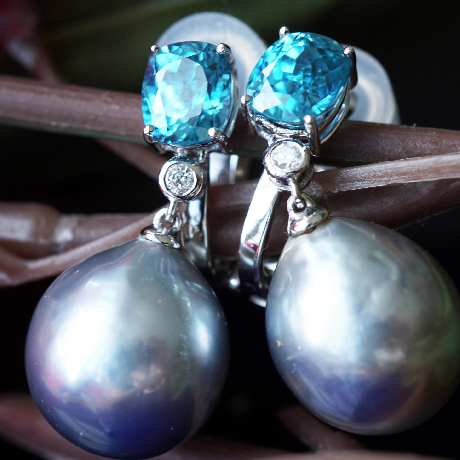 Blauer Zirkon Zuchtperl Brillant Ohrhänger 750er Gold Top Kambodscha Zirkone