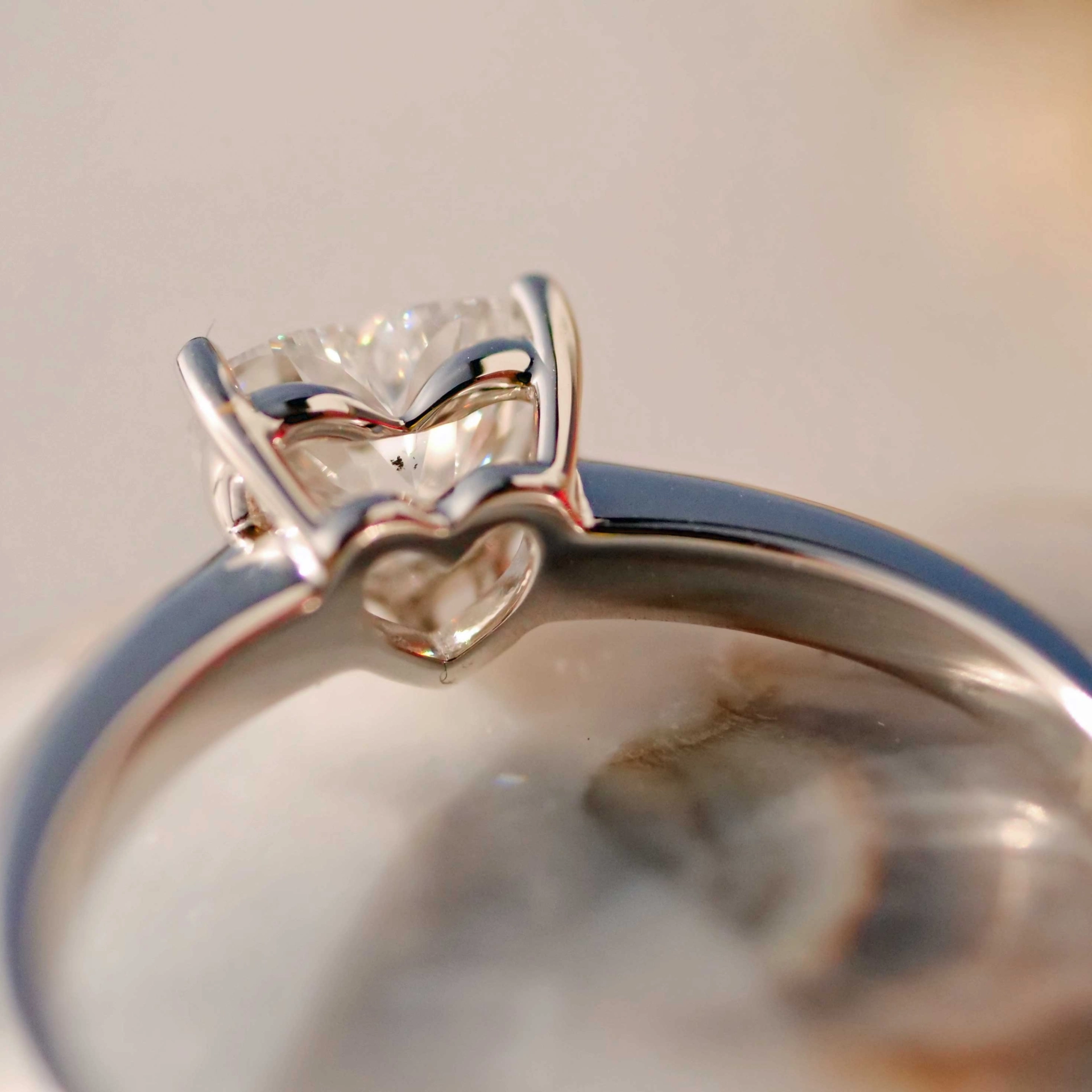 Ring mit hochfeinen Brillant HERZ 1.00 ct E SI1  5.99 x 6.85 x 4.21 mm GIA Gutachten 750er Weissgold