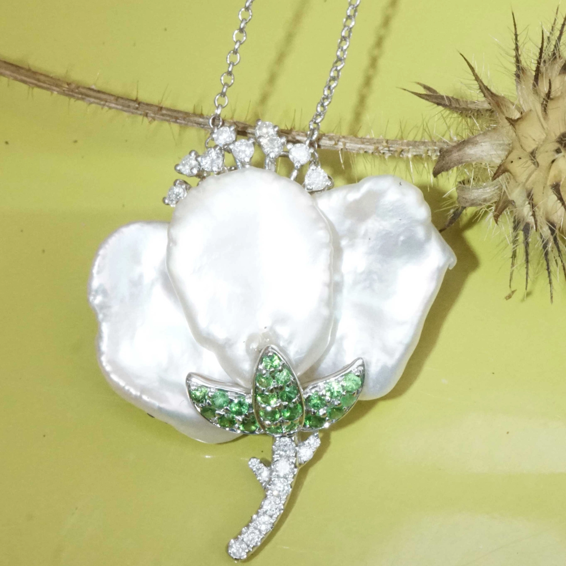 Perl Brillant Tsavorith Collier 750er Weissgold 0.30 ct .... Blume aus Edelsteinen..frozen