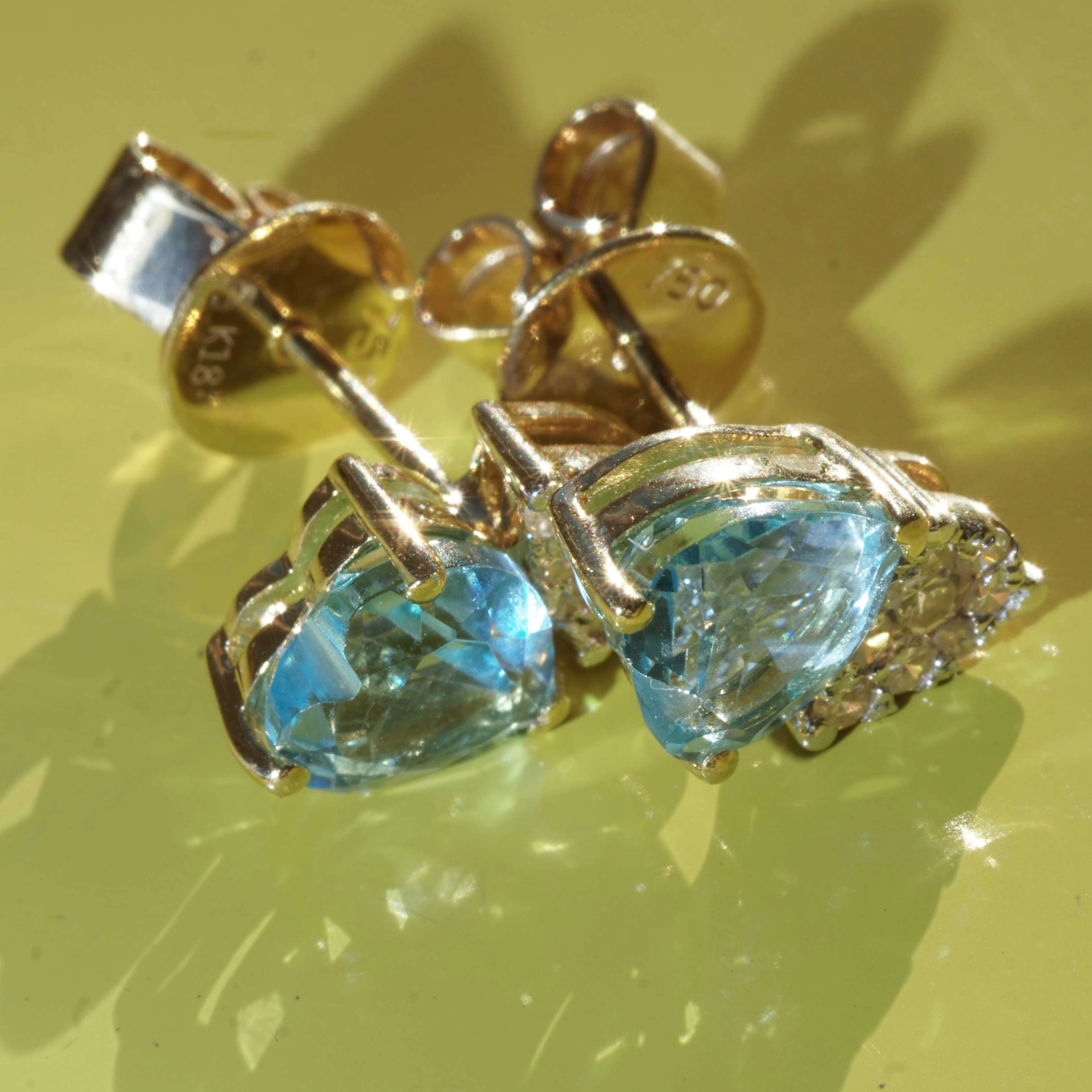 Blautopas Brillant Ohrstecker 750er Gelbgold 1.50 0.20 ct in Herzform allerliebst