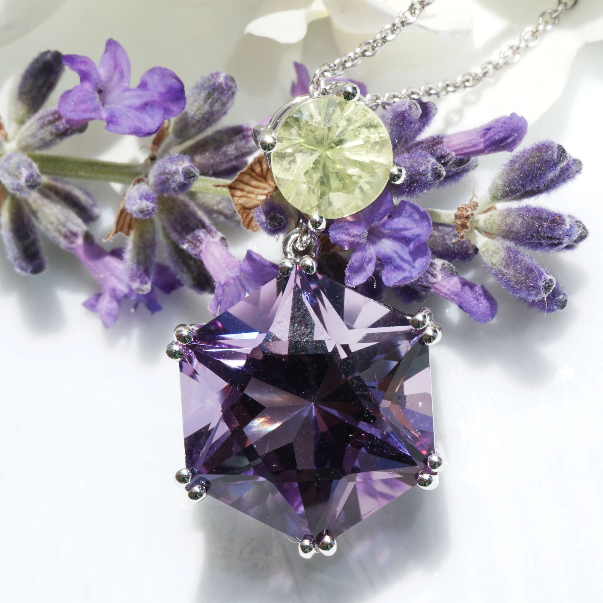 Chrysoberyll Amethyst Stern Anhaenger m. Kette 750er Weissgold...violett und neon gelb...grandios