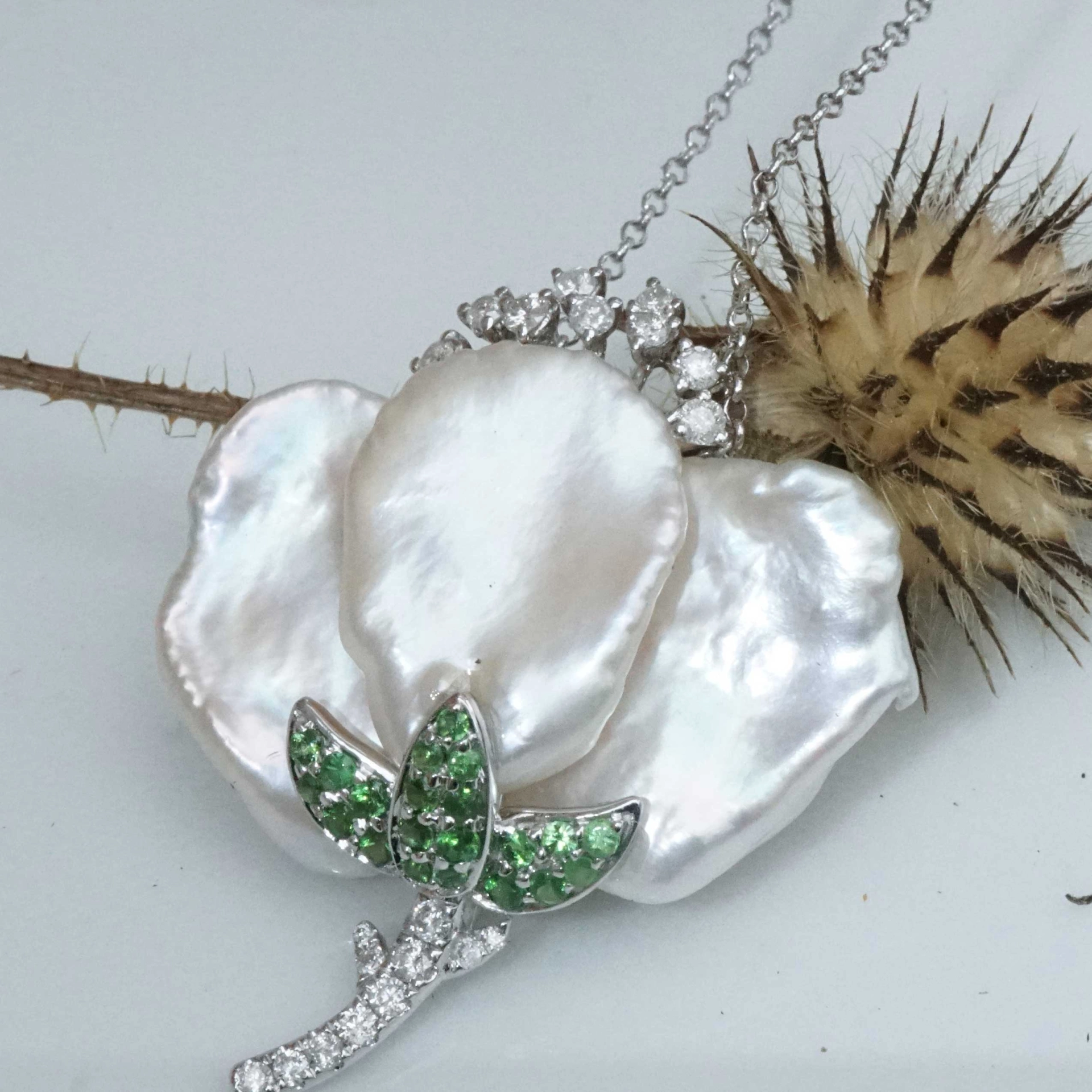 Perl Brillant Tsavorith Collier 750er Weissgold 0.30 ct .... Blume aus Edelsteinen..frozen