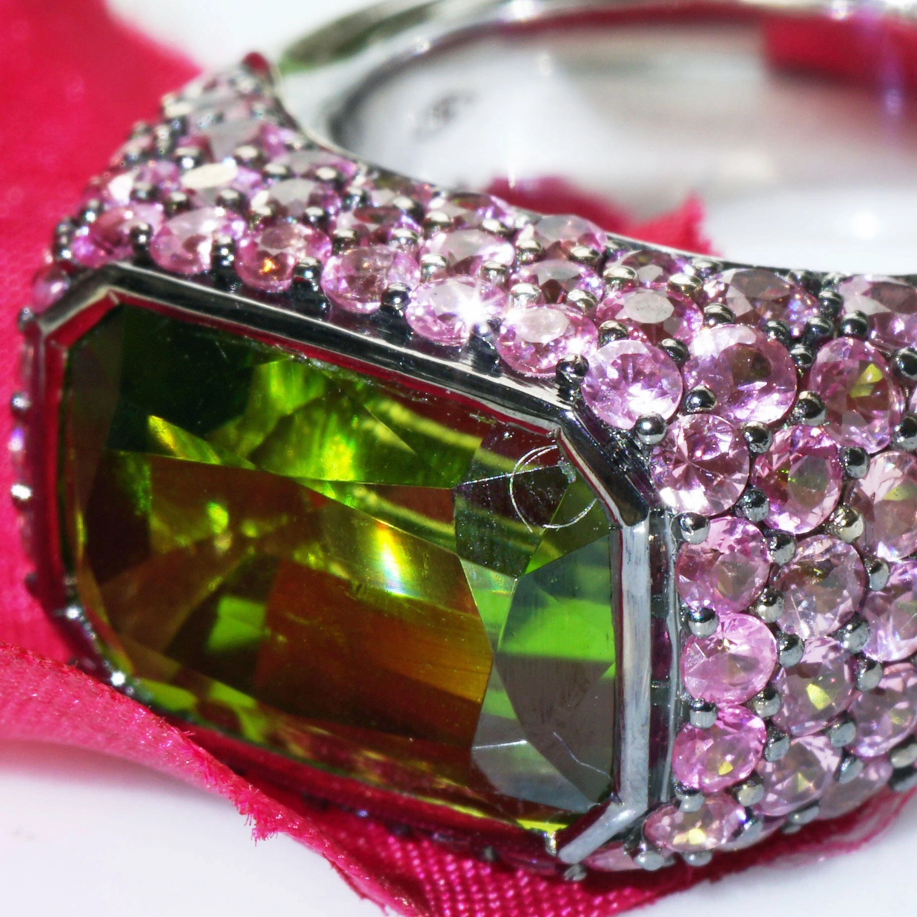 Saphir Peridot Ring 750er Weissgold Investment Edelstein Supat Mine Pakistan 9 ct mit Expertise