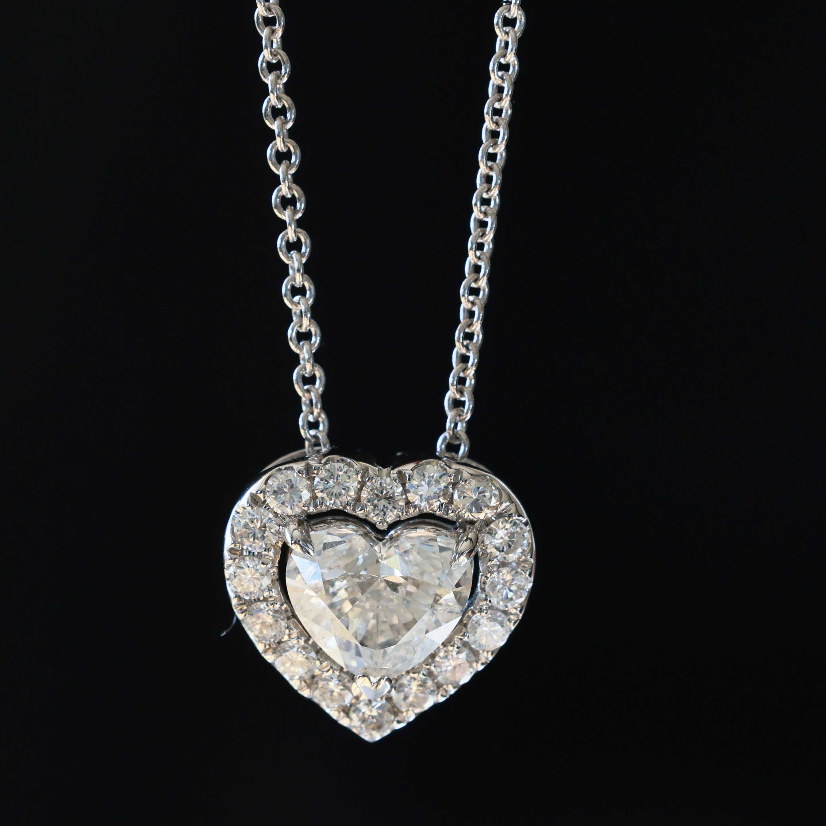 Anhänger mit Brillant HERZ 0.90 ct D SI2  5.80 x 6.71 x 3.70 mm GIA Gutachten 750er Weissgold