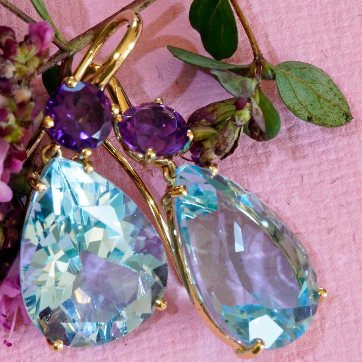 Ohrhänger Amethyst Blautopas 750er Gelbgold...üppig und sehr attraktiv total 28 carat 