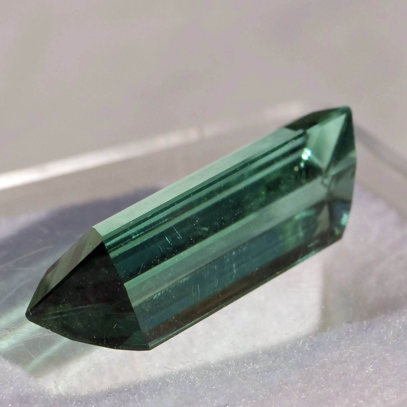 Turmalin AAA+ hellgrün bläulich 5.05 ct 15 x 6 mm unbehandelt
