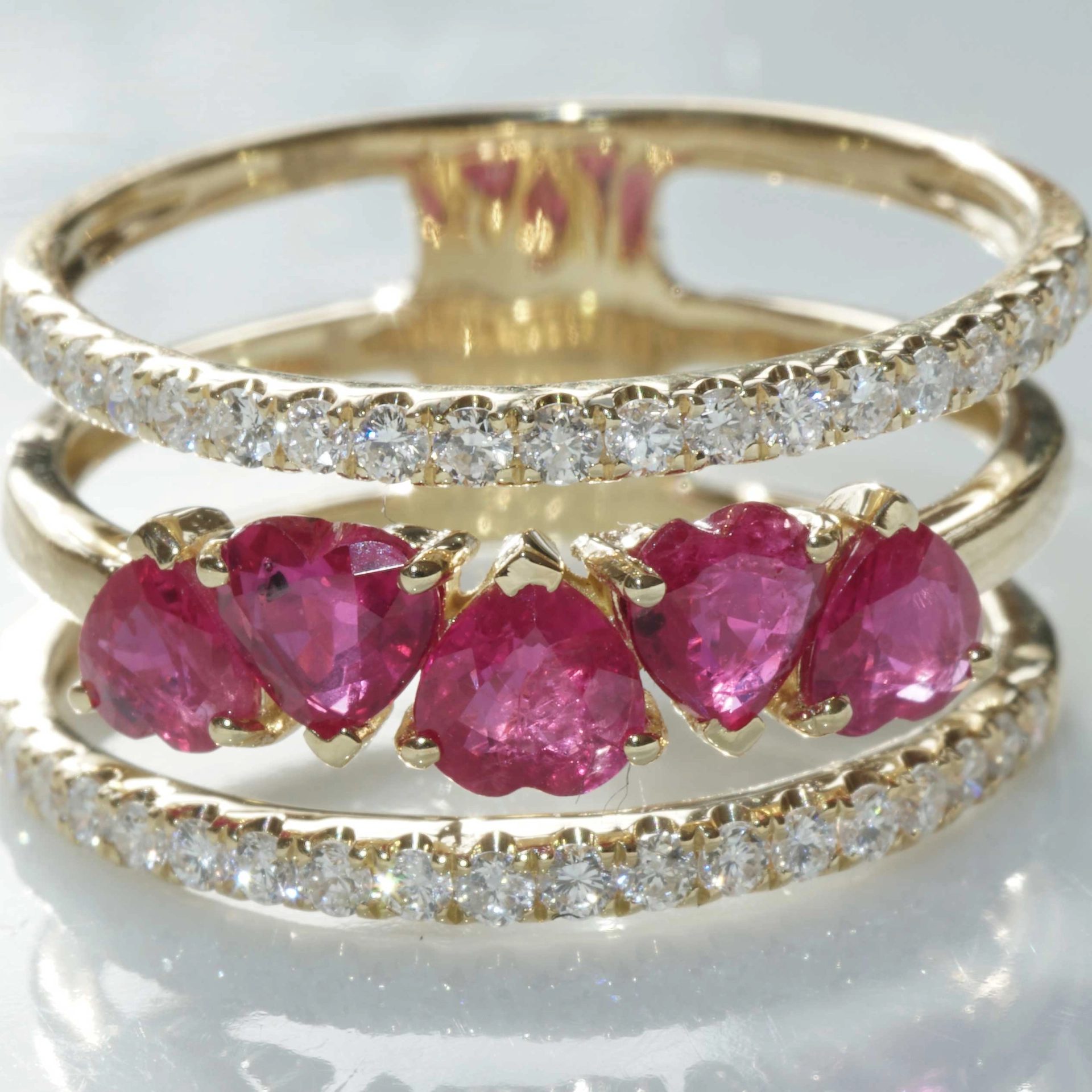 Rubin Brillant Ring 1.20 ct 0.40 ct 750er Gelbgold....fünf rote Herzen für........