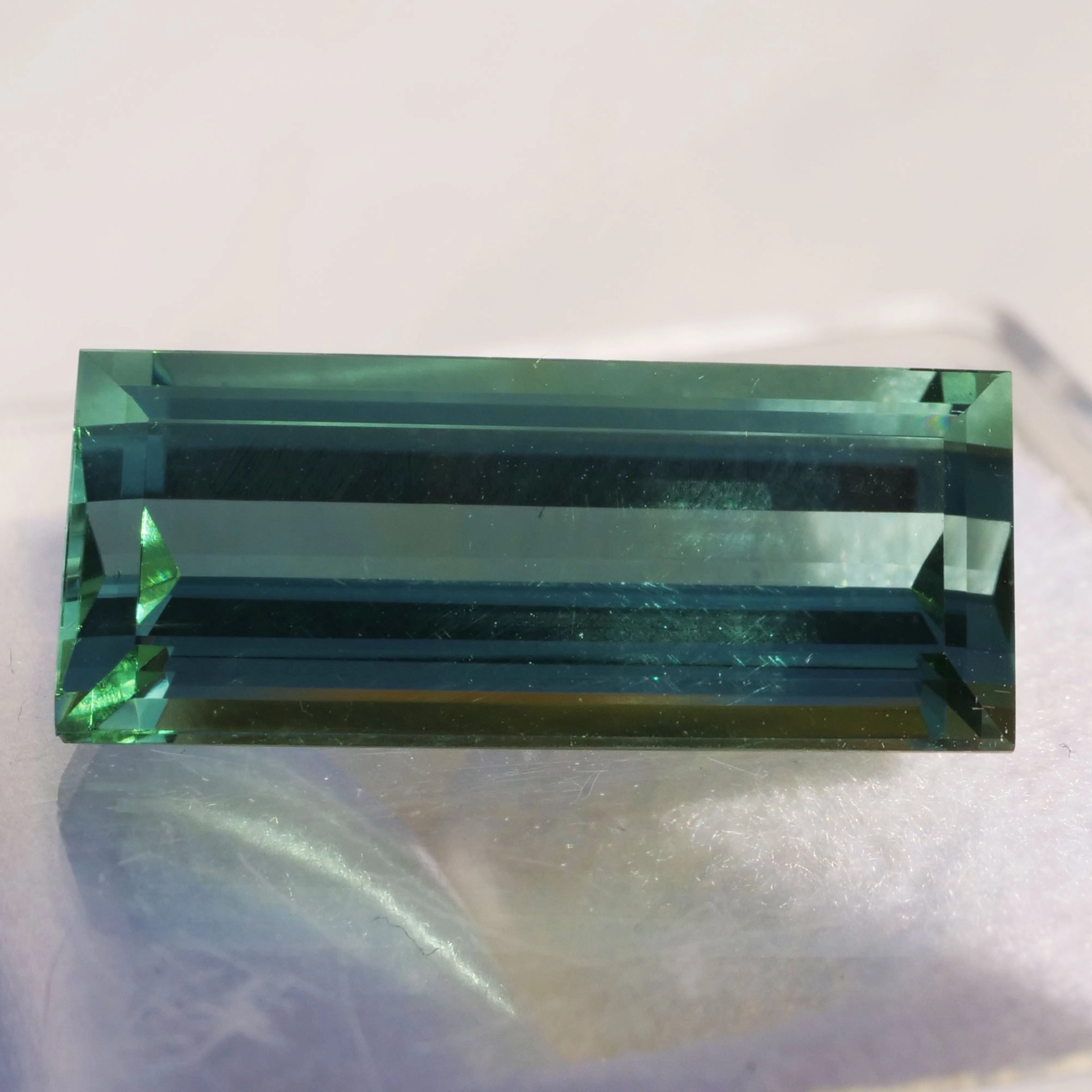 Turmalin AAA+ hellgrün bläulich 5.05 ct 15 x 6 mm unbehandelt