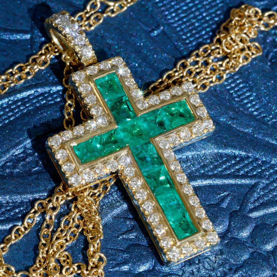 Leuchtend grünes AAA+ Panshir Smaragd Brillant Kreuz mit Kette in 750er Gelbgold - 0.98 ct 0.38 ct TW VS