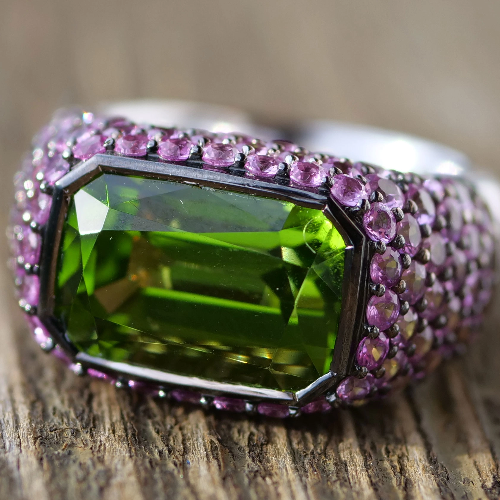 Saphir Peridot Ring 750er Weissgold Investment Edelstein Supat Mine Pakistan 9 ct mit Expertise