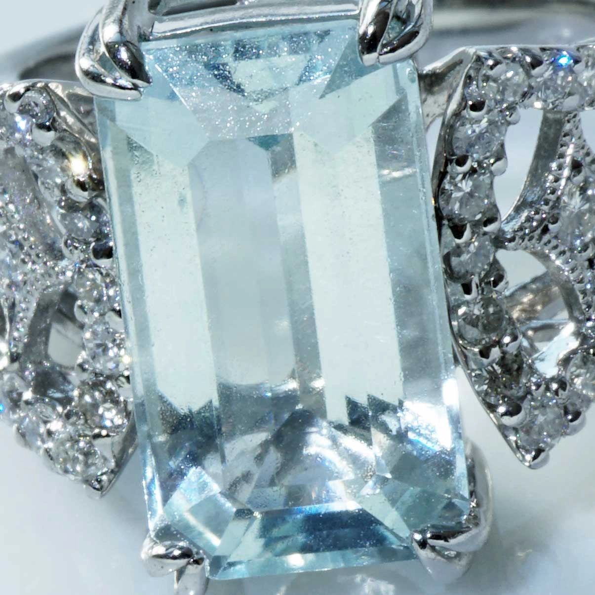 Aquamarin Brillant Ring 900er Platin 4.40 ct 0.52 ct 9 Gramm aufwendig gestaltet