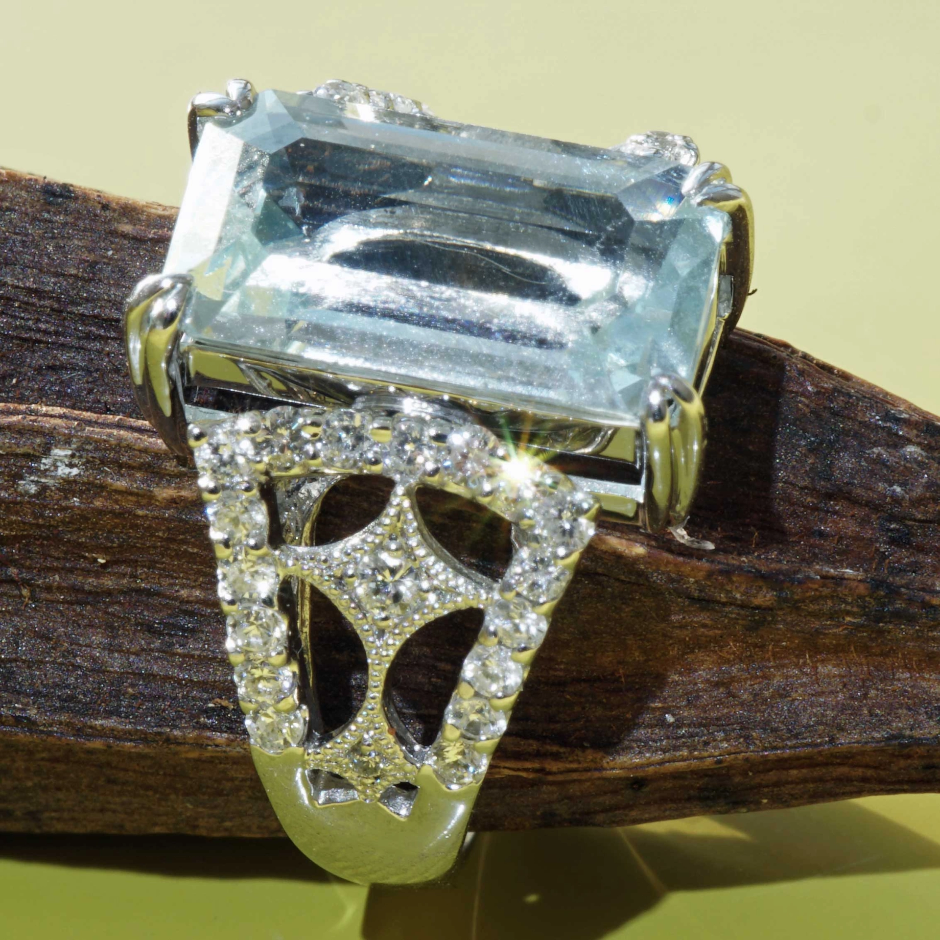 Aquamarin Brillant Ring 900er Platin 4.40 ct 0.52 ct 9 Gramm aufwendig gestaltet