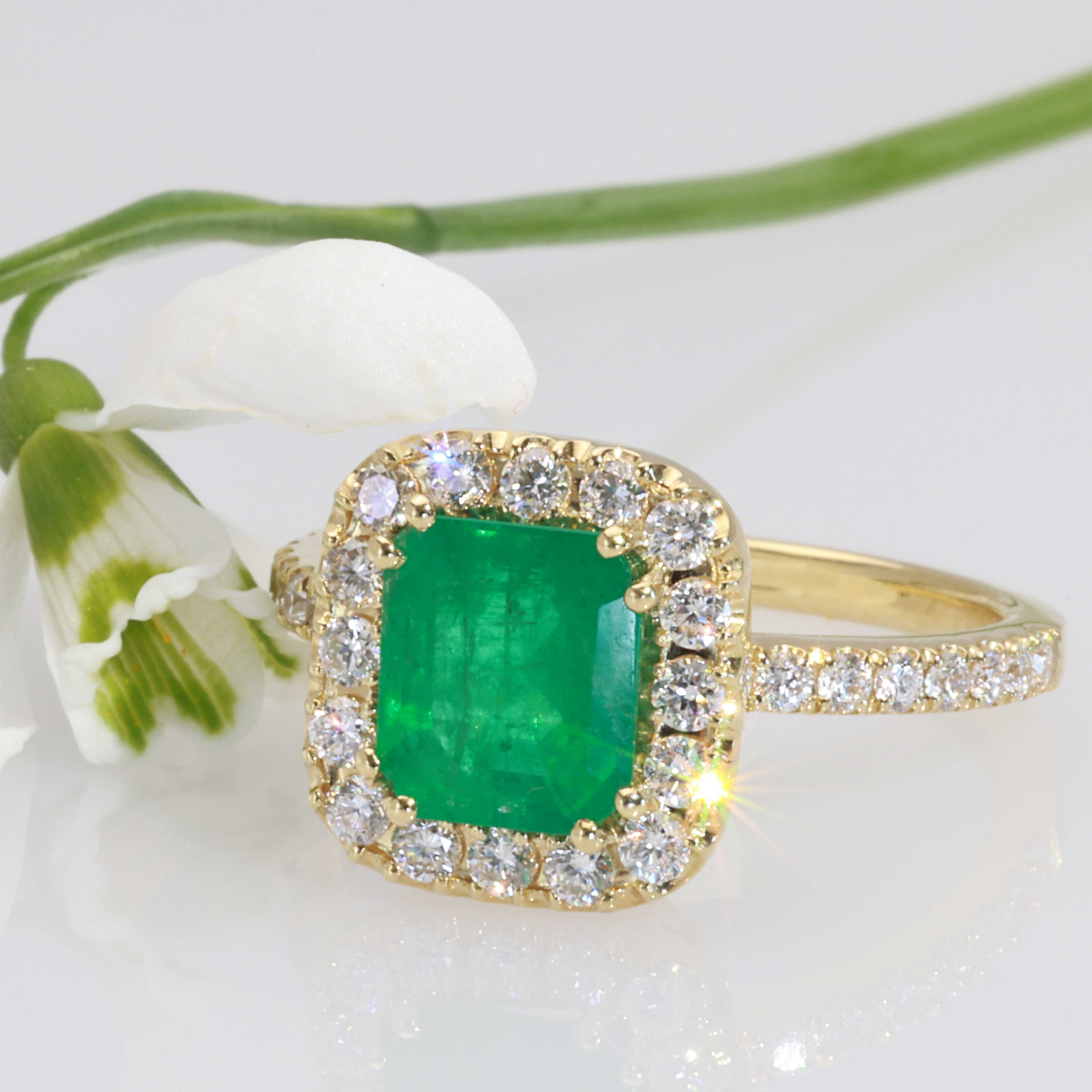 Smaragd Brillant Ring 1.532 ct / 0.55 ct 750er Gelbgold – König der Edelsteine