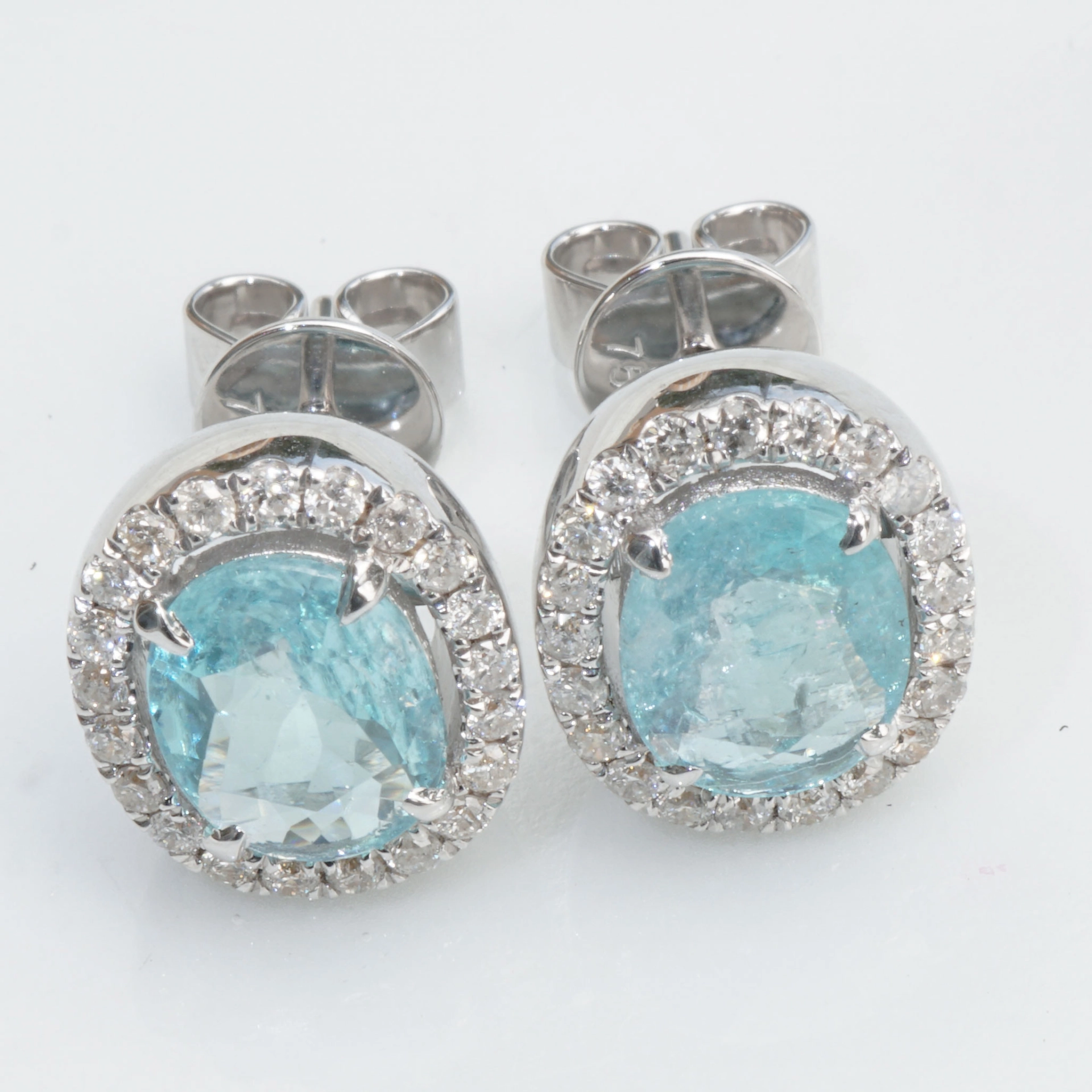 Paraiba Turmalin Ohrsteckern 1.48 ct 0.37 ct AAA 750er Weissgold SCHWIMMBADBLAU