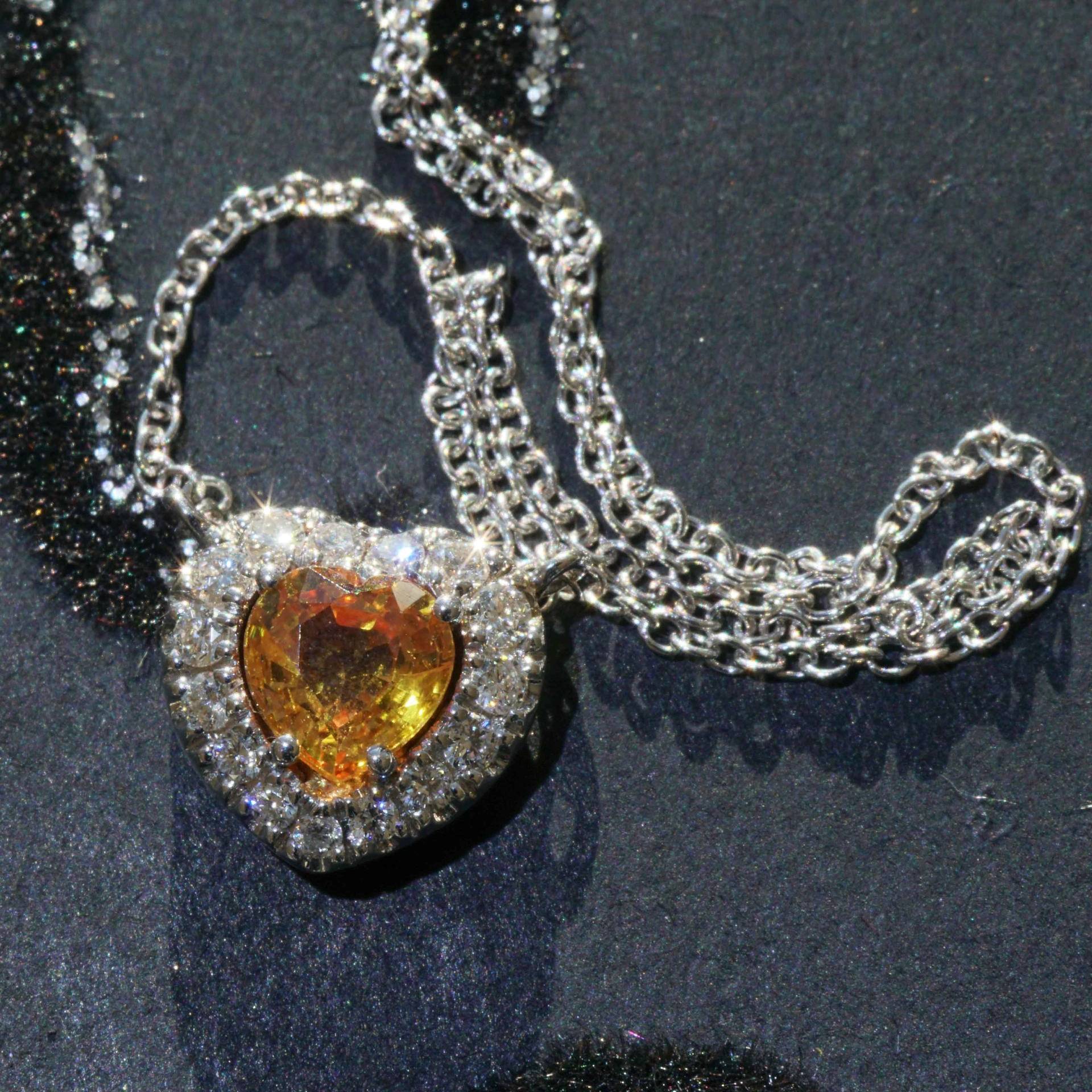 Brillant Saphir Herz Collier 750er Weissgold 0.60 ct 0.16 ct...in der Glücksfarbe Orange-Gelb
