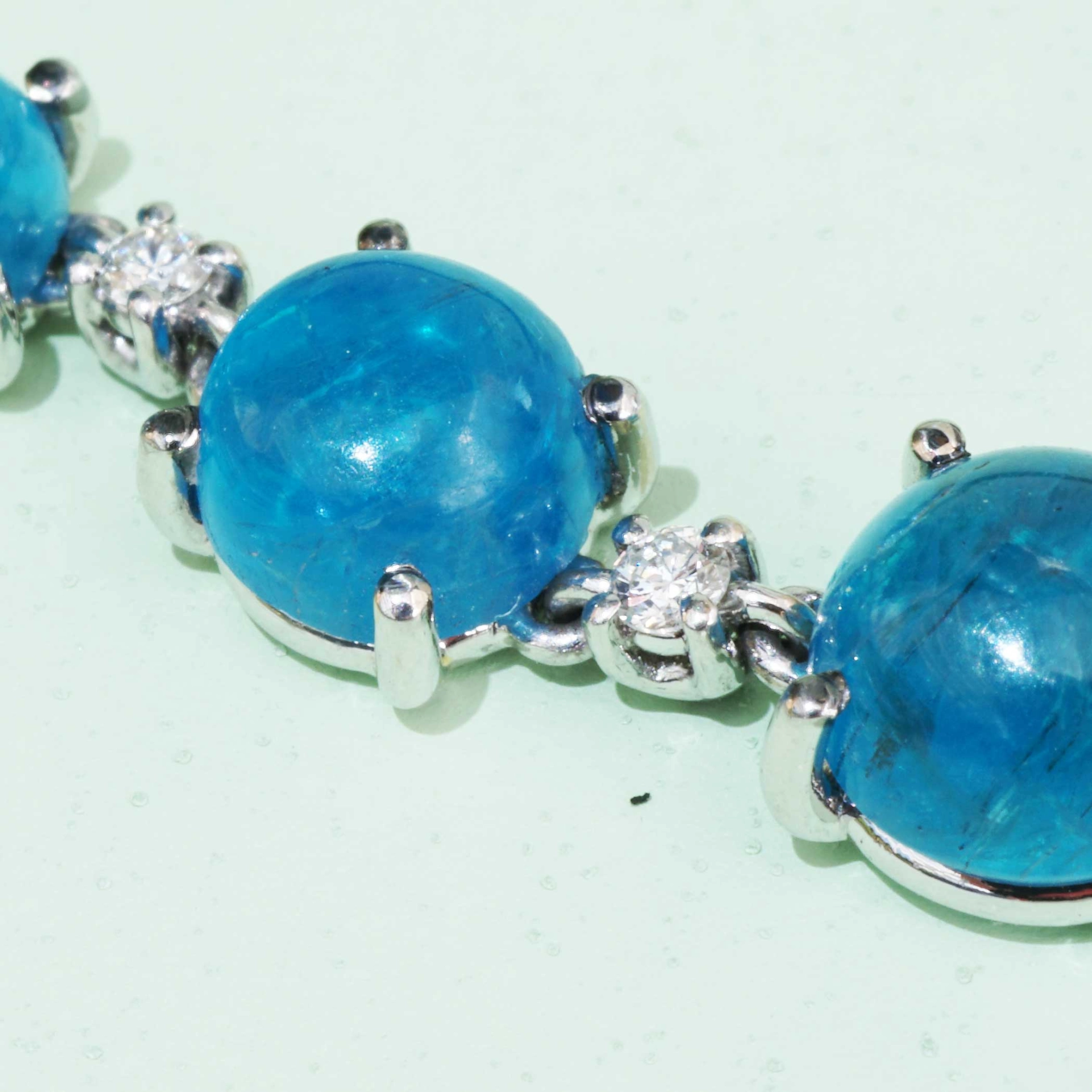 Apatit Brillant Anhänger 750er Weissgold...die Spaß Farbe NEONBLAU total ca. 3.78 ct