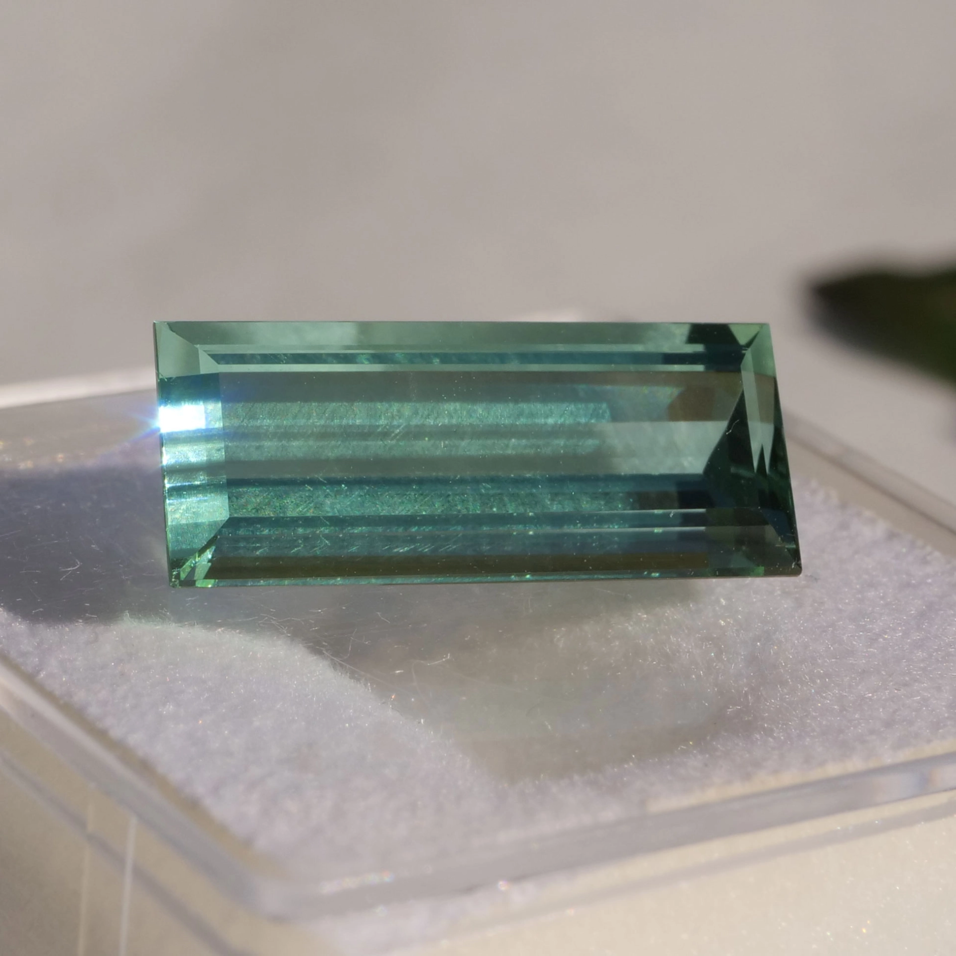 Turmalin AAA+ hellgrün bläulich 5.05 ct 15 x 6 mm unbehandelt