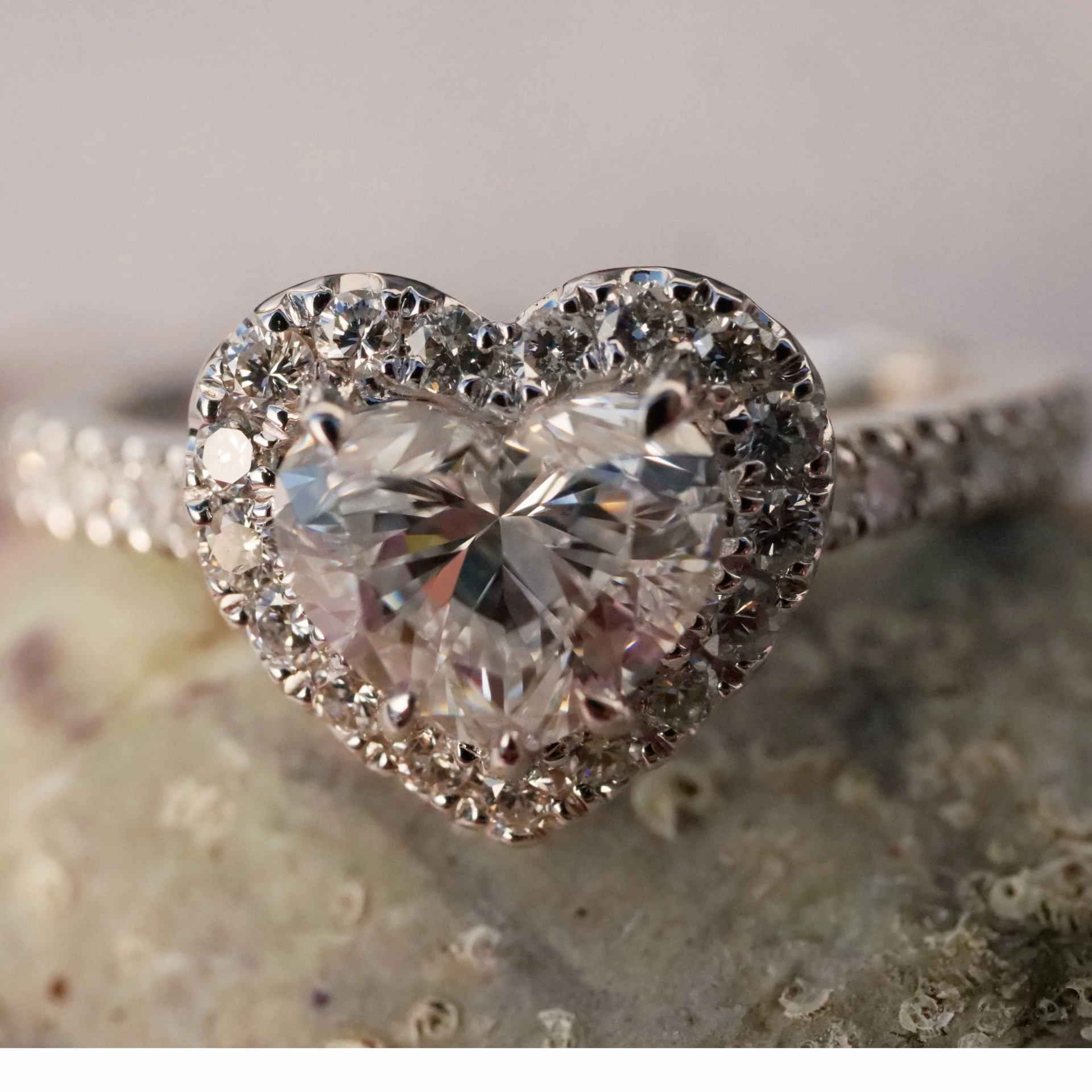 Ring hochfeines Brillant HERZ 1.00 ct E VVS2  5.41 x 6.72 x 4.31 mm GIA Gutachten 750er Weissgold