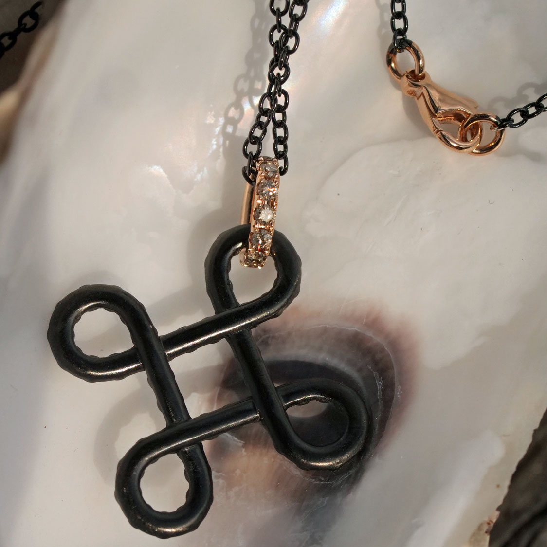 Brillant Collier 750er Rosegold 0.29 ct TW VS...Mystik Knot..schwarz rhodinierter Edelstahl 