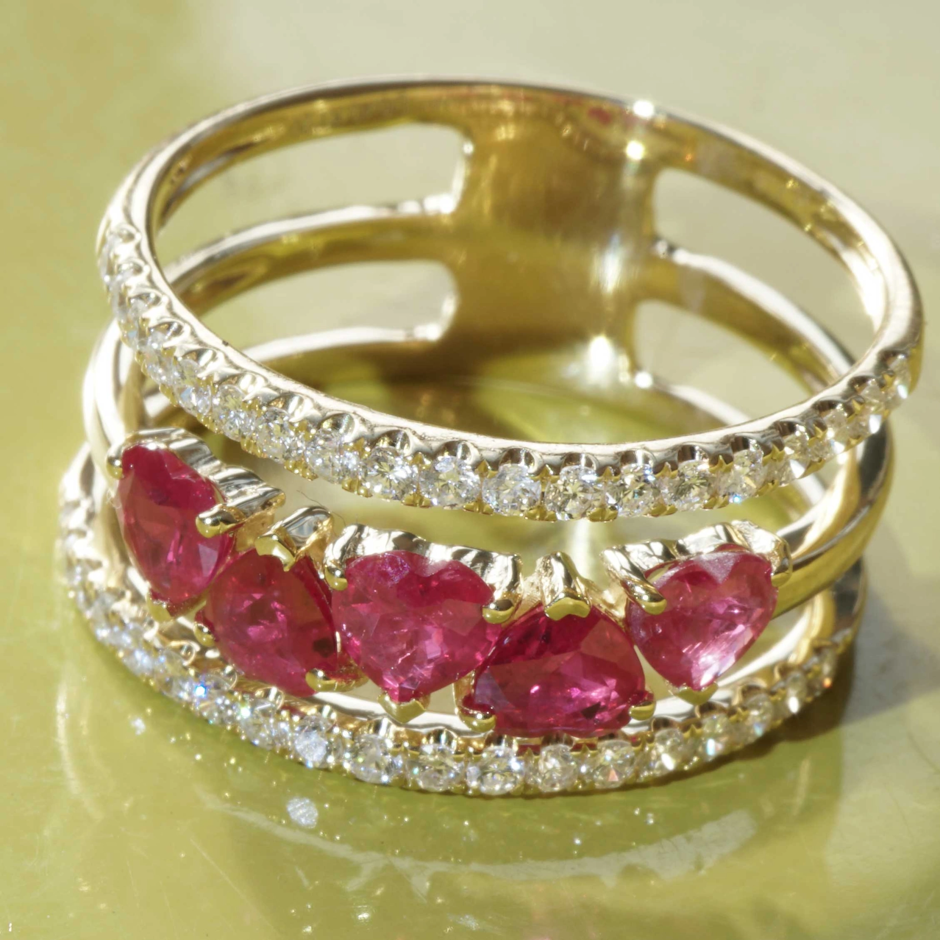Rubin Brillant Ring 1.20 ct 0.40 ct 750er Gelbgold....fünf rote Herzen für........