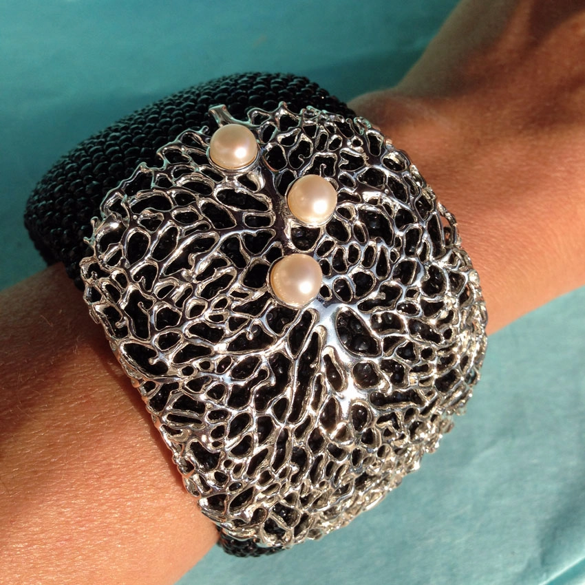 Rochenleder Armreif  925 Silber under the sea 50 mm breit schwarz