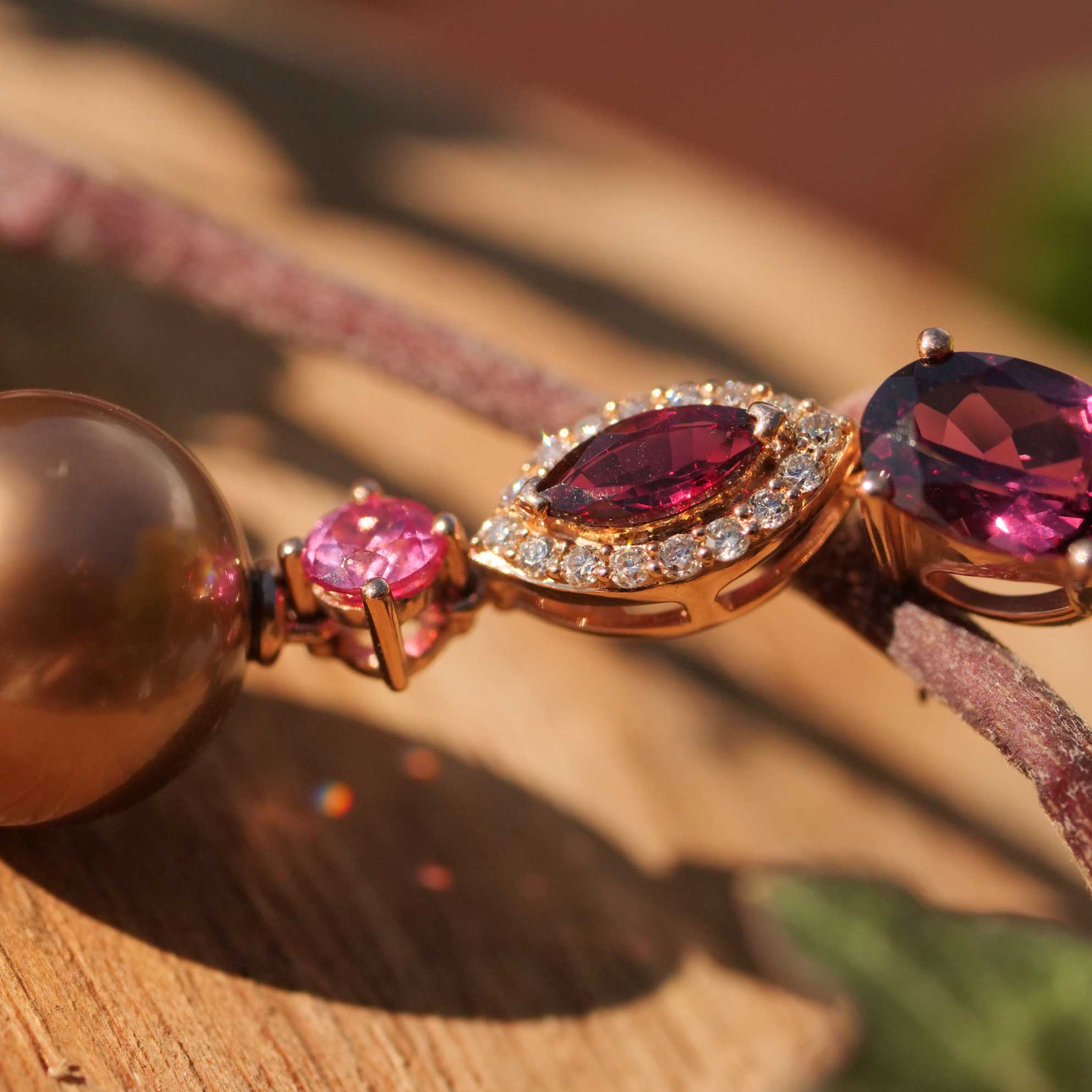 Südsee Perl Rhodonit Brillant Anhänger mit Kette 750er Rosegold...warme Rottöne für kuschlige Tage