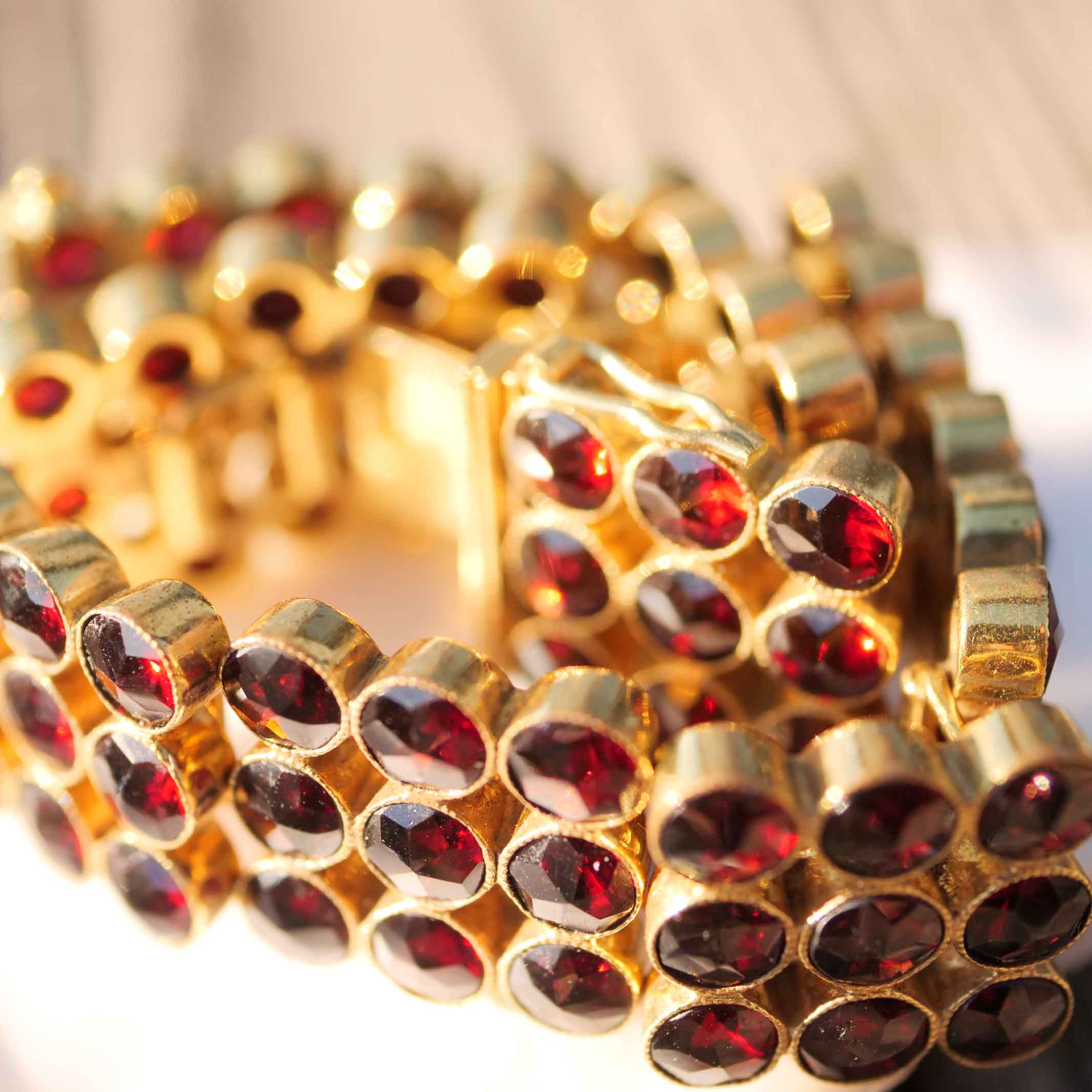 Granat Armband um 1900 Silber vergoldet punziert RF (Robert Flume) dreireihig