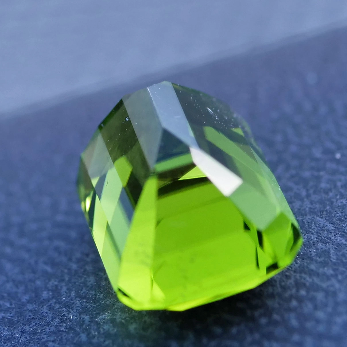 Saphir Peridot Ring 750er Weissgold Investment Edelstein Supat Mine Pakistan 9 ct mit Expertise