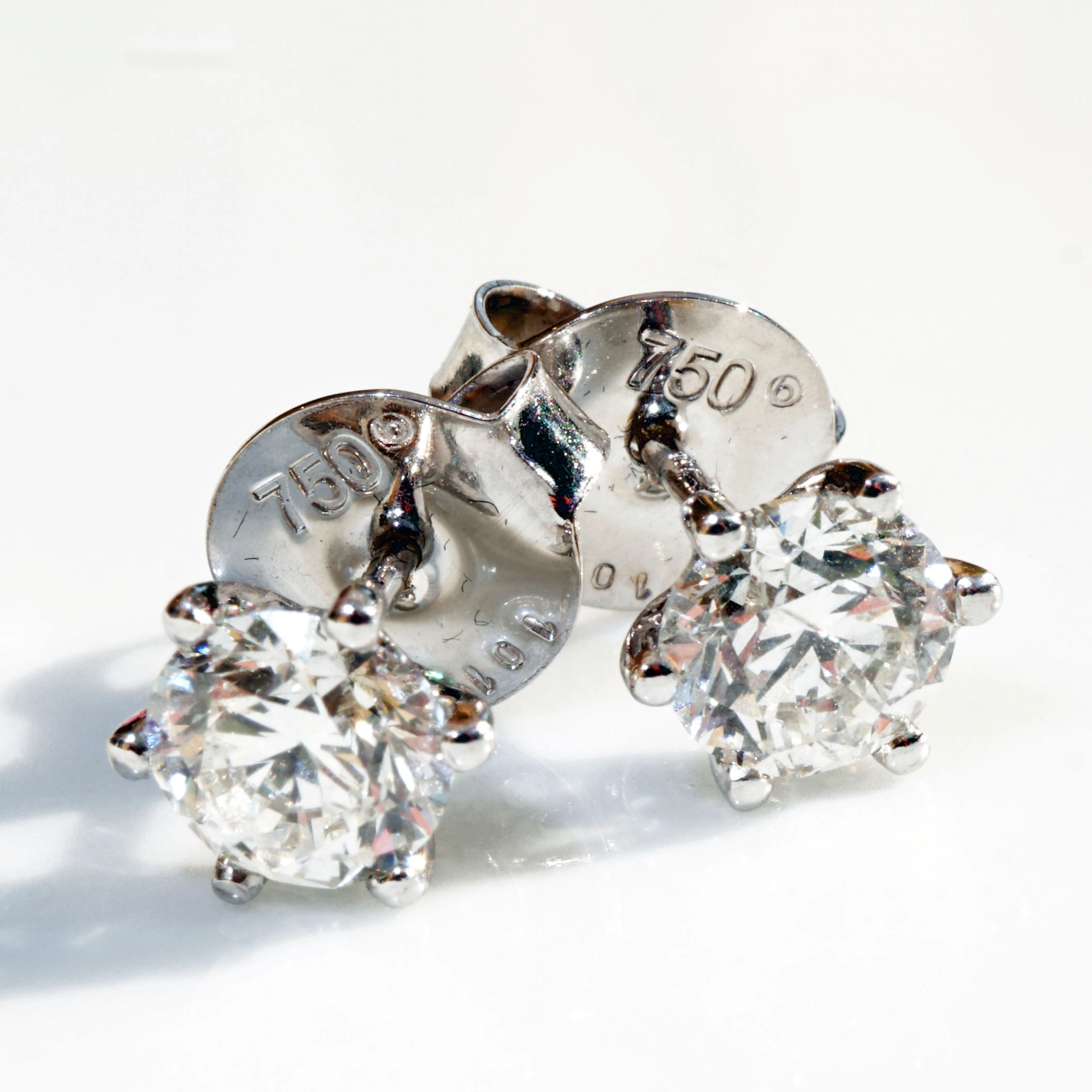 GIA zertifizierte 2.03 Carat Brillant Ohrstecker 750er Weissgold 6,3 mm Durchmesser