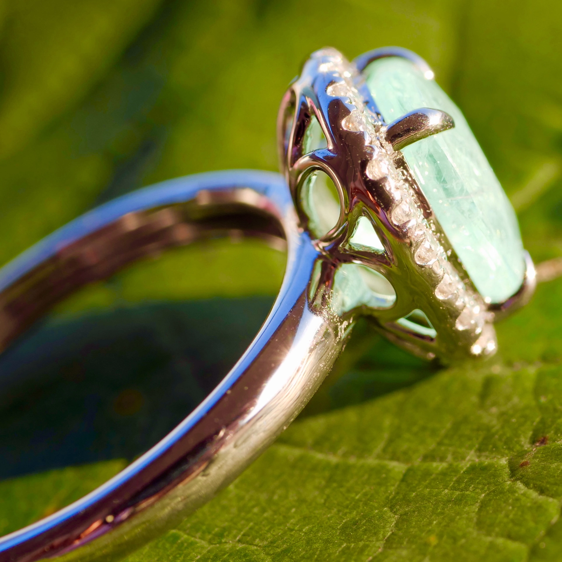 Paraiba Turmalin Ring 3.38 ct AAA 750er Weissgold Brillanten 13  x11 mm...Schwimmbadfarbe Blau-Grün-