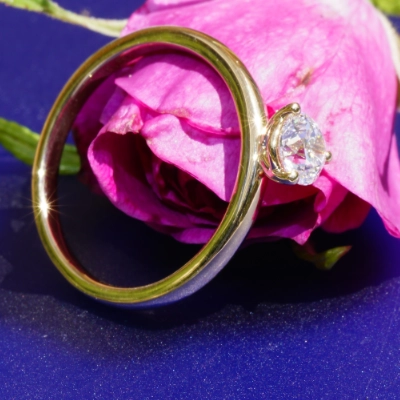 Brillant Ring rund 0.50 ct hochfeines weiss D / VS2  4.9-3.2 mm 750er Gelbgold GIA Gutachten