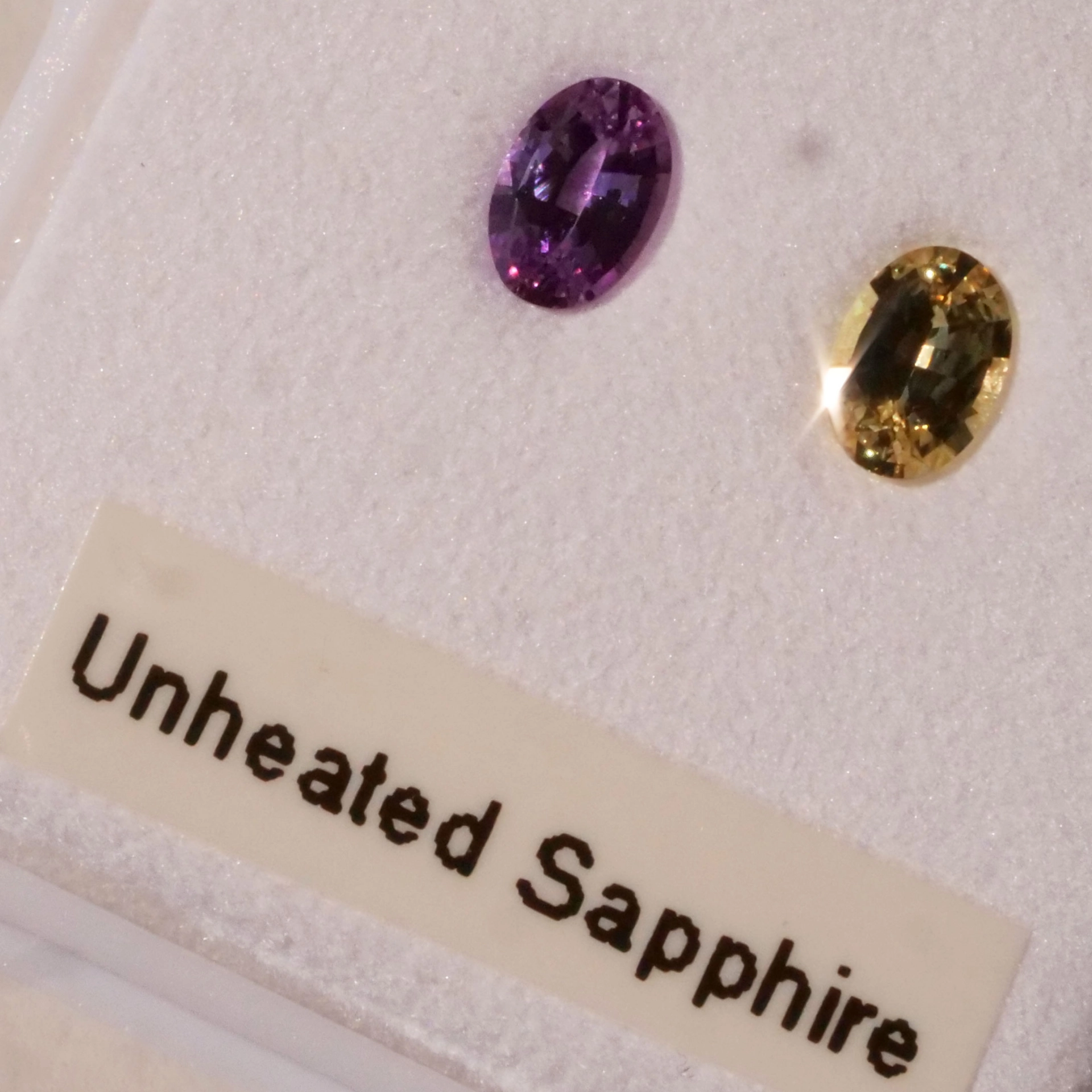Saphire aus der Ilakaka Mine Madagascar gelb lila NATURFARBE 0.96 ct in 6 x 4,1 x 2,4 mm