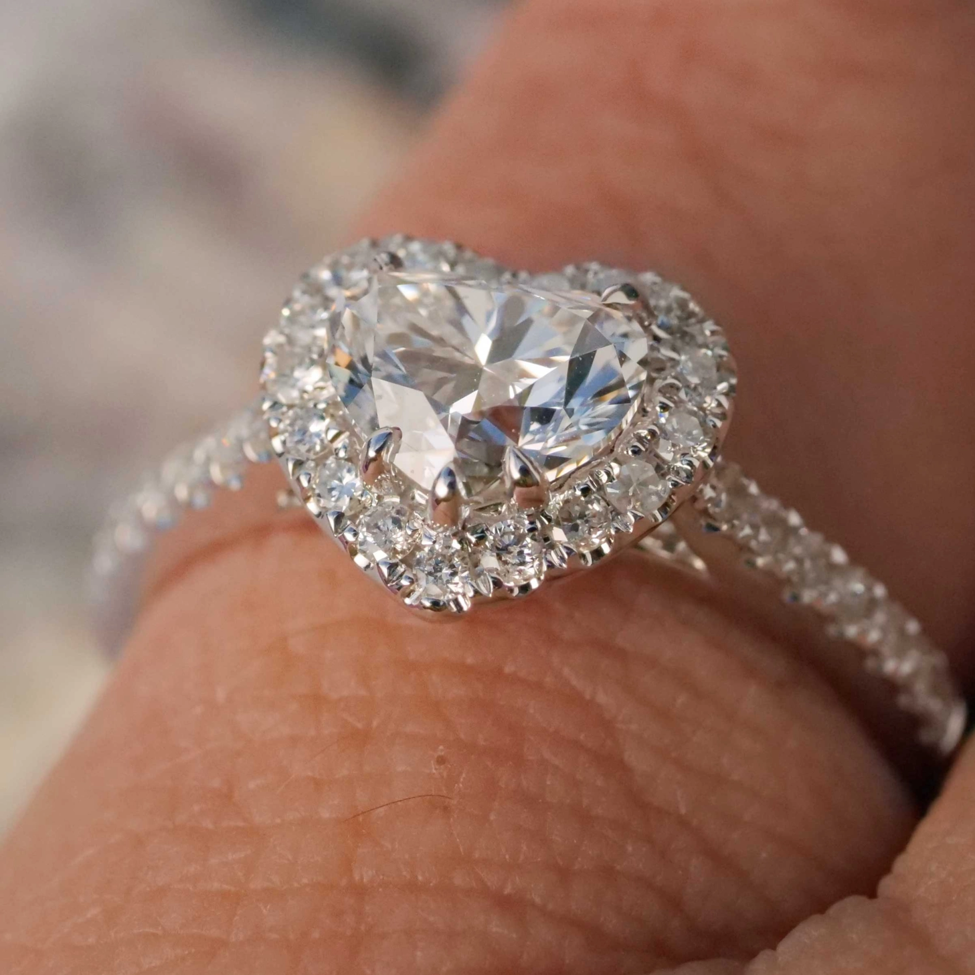 Ring hochfeines Brillant HERZ 1.00 ct E VVS2  5.41 x 6.72 x 4.31 mm GIA Gutachten 750er Weissgold