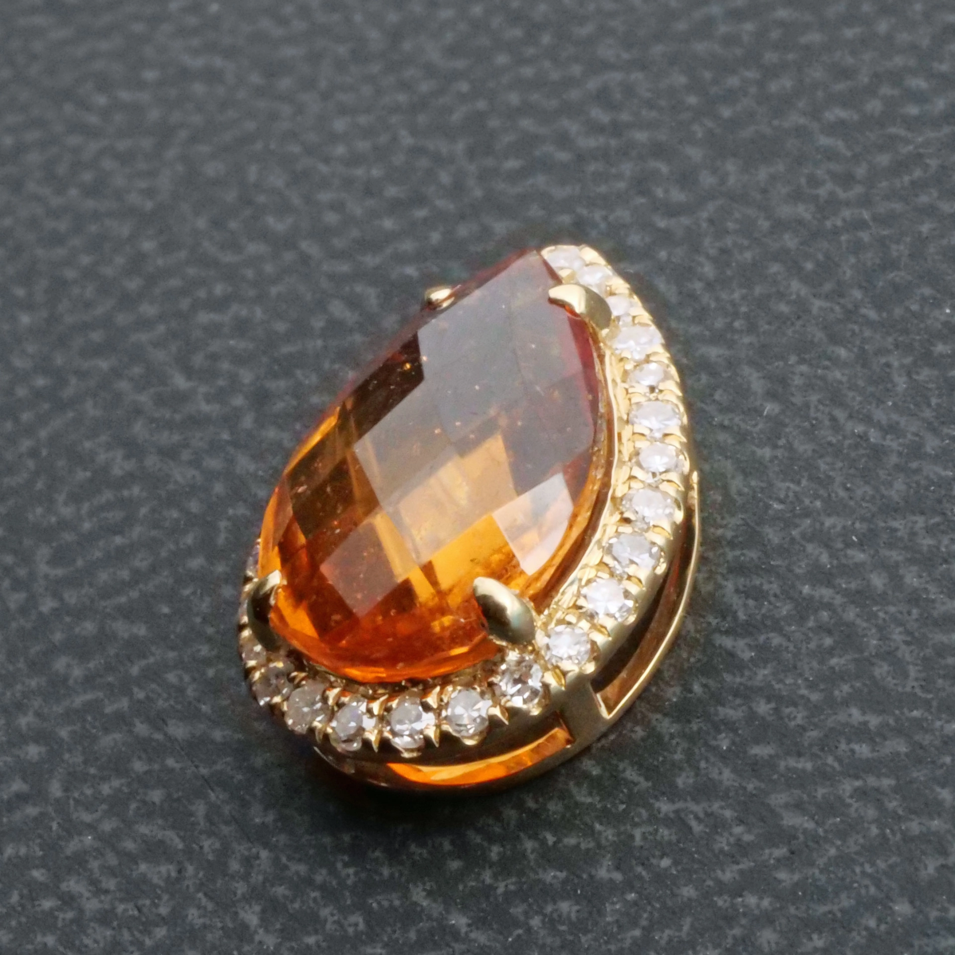 Spessartin Granat Diamant Anhänger Mine Pakistan 2.77 ct 0.16 ct AAA Waffelschliff 750er Gelbgold