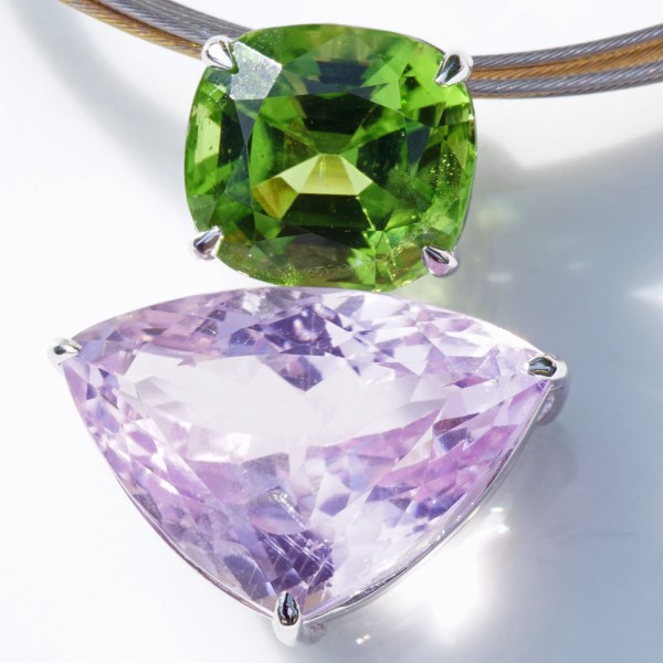 Pendant with mint green peridot of 11 x 10 mm, 6.62 ct, AAA, Afghanistan, cushion shape, and pink bluish kunzite of 20 x 30 mm