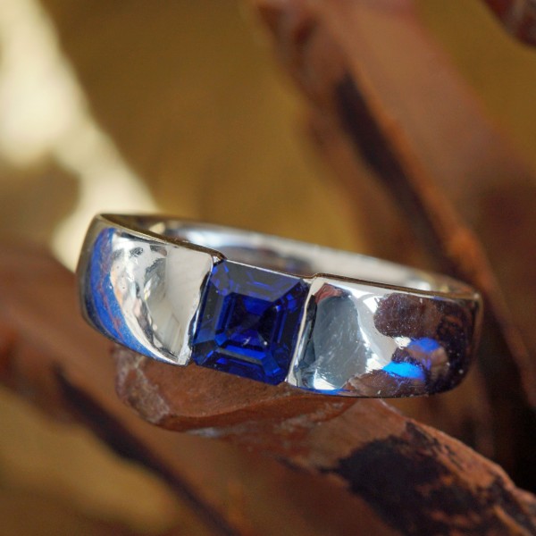 Saphir Ring in 900er Platin 0.83 ct feines Blau AAA+Carreform Deep Blue