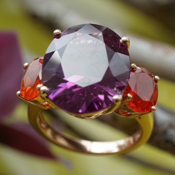 Saphir Feueropal Ring 14.08 ct lila-pink tolle Qualität AAA 750er Gelbgold 21,5 x 16,5 mm 750er Ro