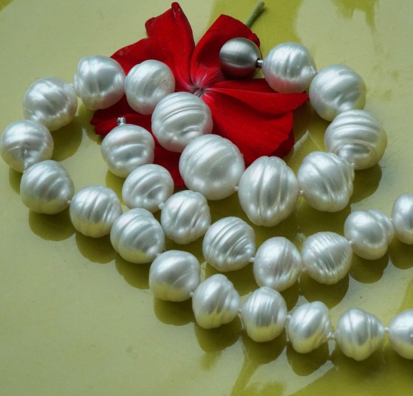 Southsea Pearl Necklace baroque Surface 12,5-18 mm