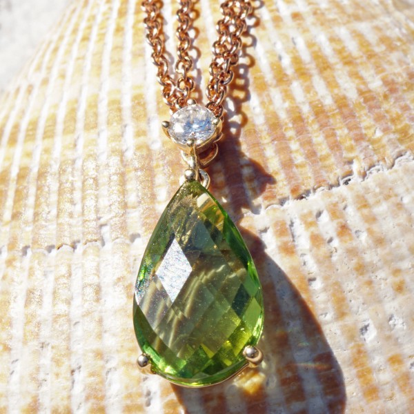 Peridot Diamond Pendant 18 kt Pakistan ...wonderful light mint-green
