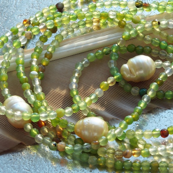 Amazing Colors....this Necklace with Southsea Pearls is gorgeous
